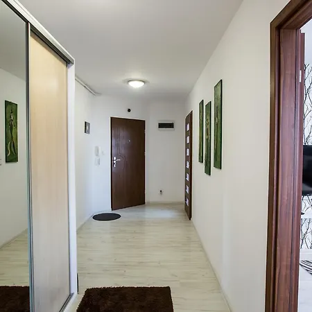 Imperial 501-294-838 아파트